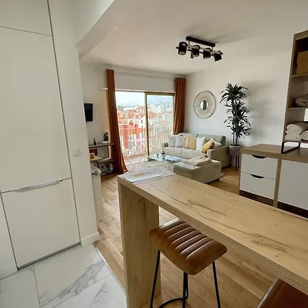 Superb Floor Studio, Center. * Biarritz