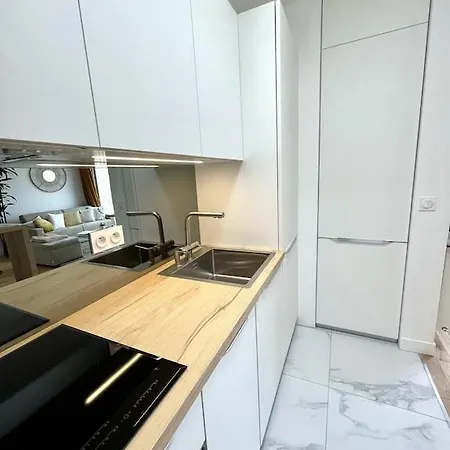 Superb Floor Studio, Center. * Biarritz