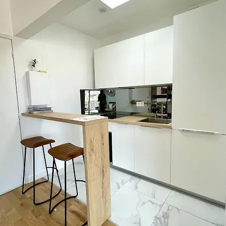 Daire Superb Floor Studio, Center.